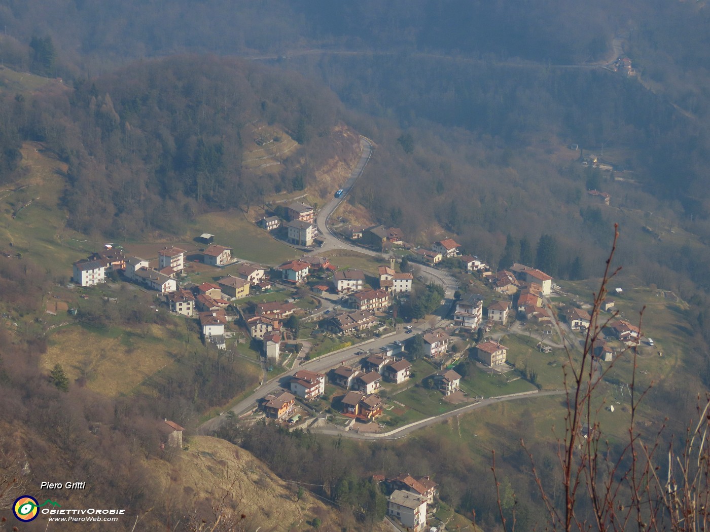 32 Zoom su Bruga, frazione di Bracca.JPG